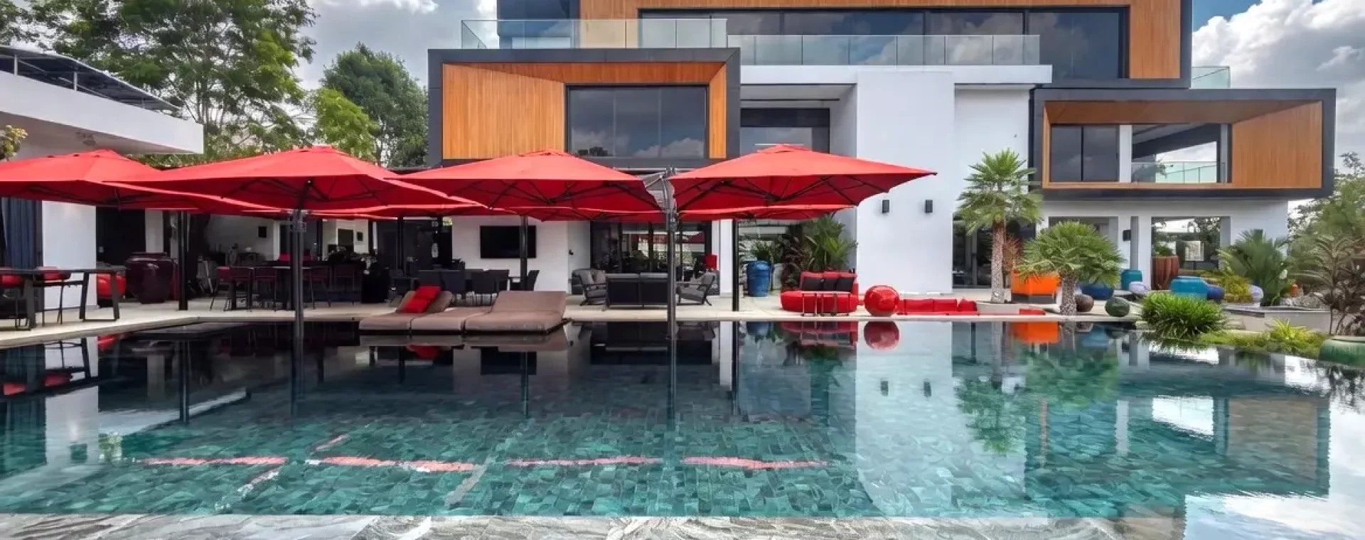 Luxury 3-storey modern pool villa with infinity pool and red umbrellas near Maprachan Lake, Pattaya